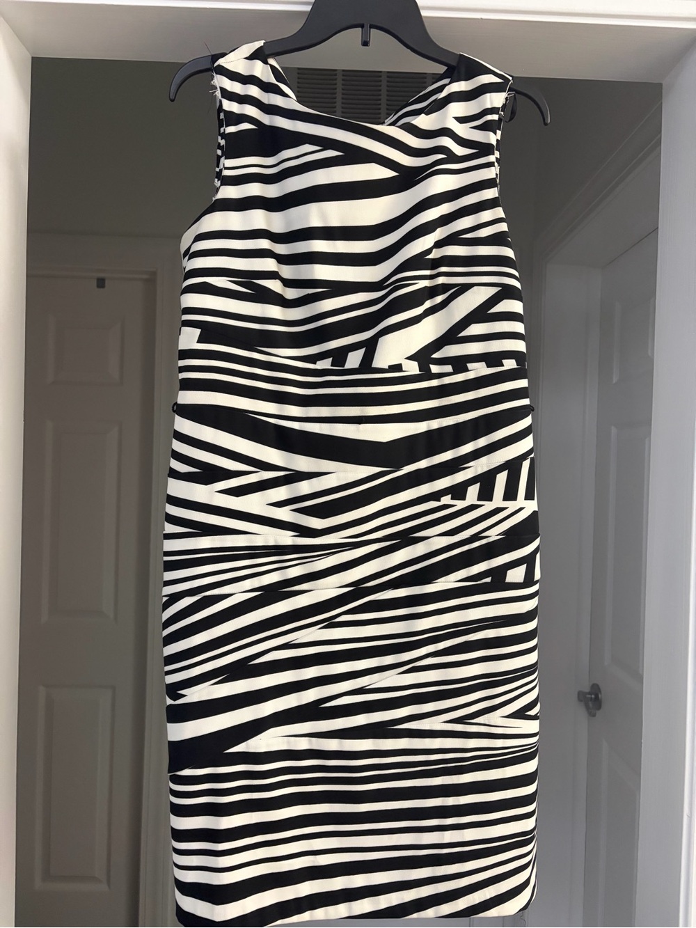 Alyx Black and White Zebra-Striped Sleeveless Sheath Dress